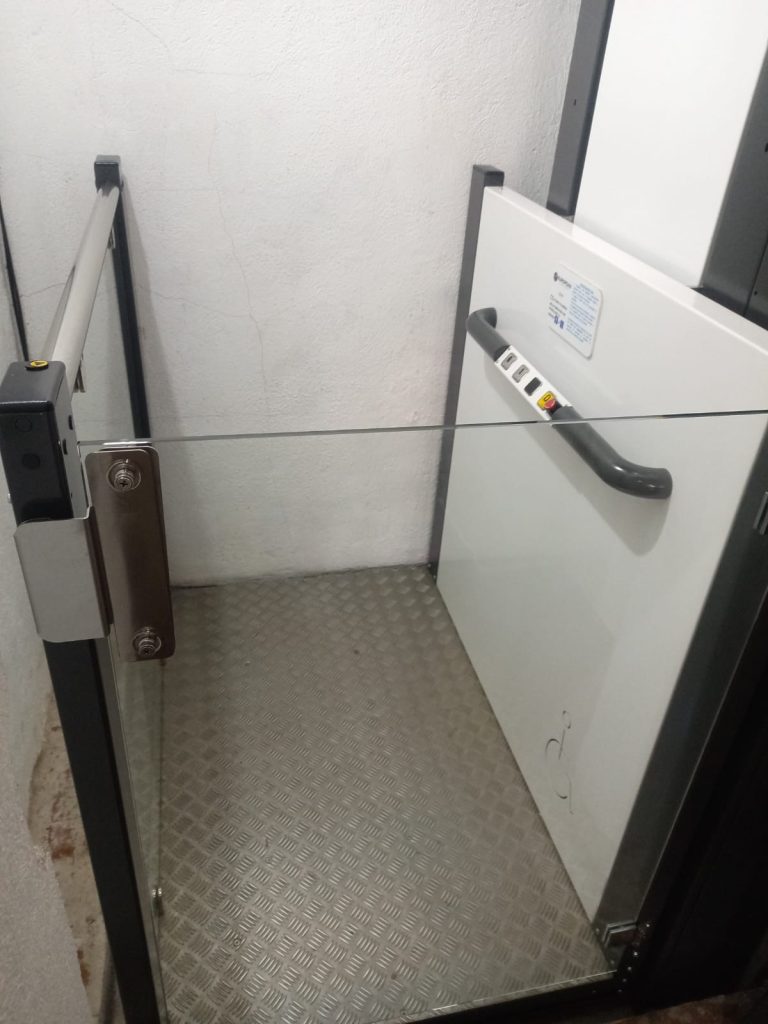 Elevador para carga color blanco