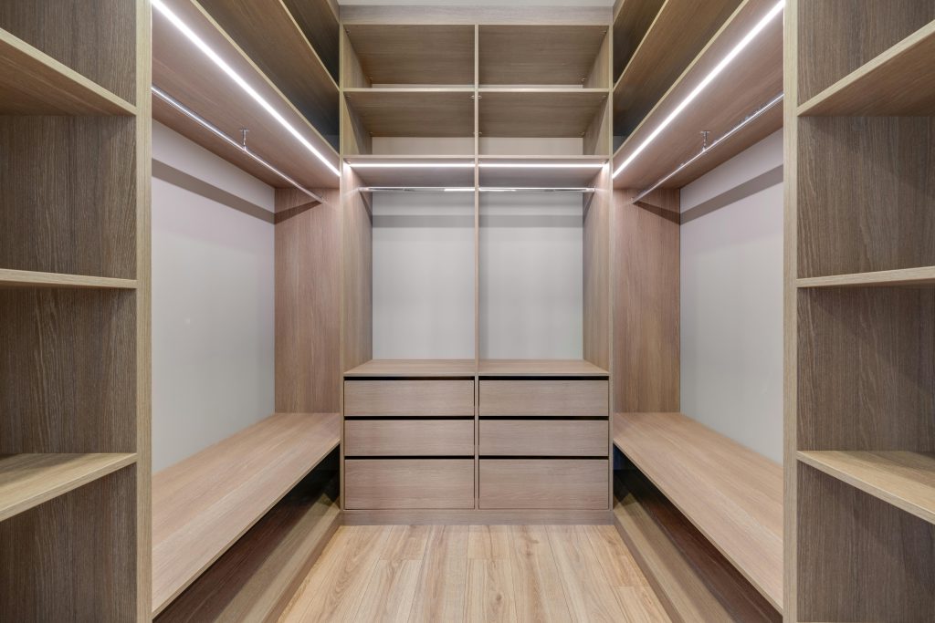 closet con luces led instaladas